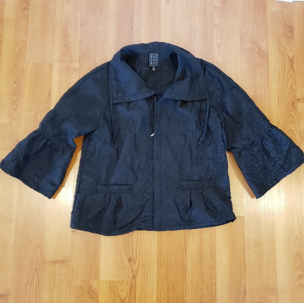 Due Per Due Crinkled 3/4" Bell Sleeve Jacket Black